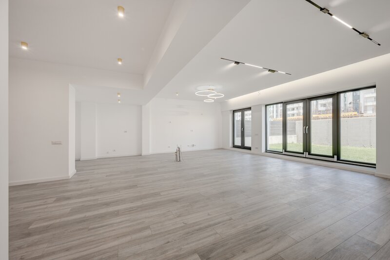 Bucuresti Nord, Pipera, 4 camere, 155 mp utili, 188 mp curte, parter.