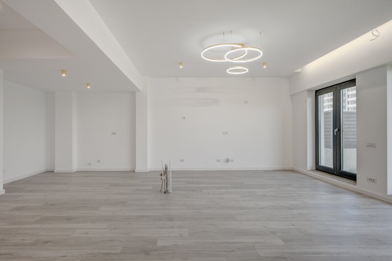 Bucuresti Nord, Pipera, 4 camere, 155 mp utili, 188 mp curte, parter.