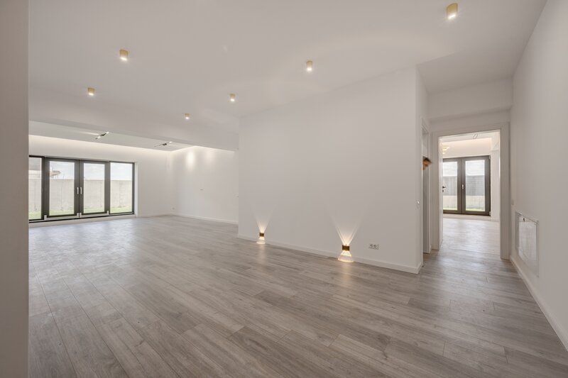 Bucuresti Nord, Pipera, 4 camere, 155 mp utili, 188 mp curte, parter.