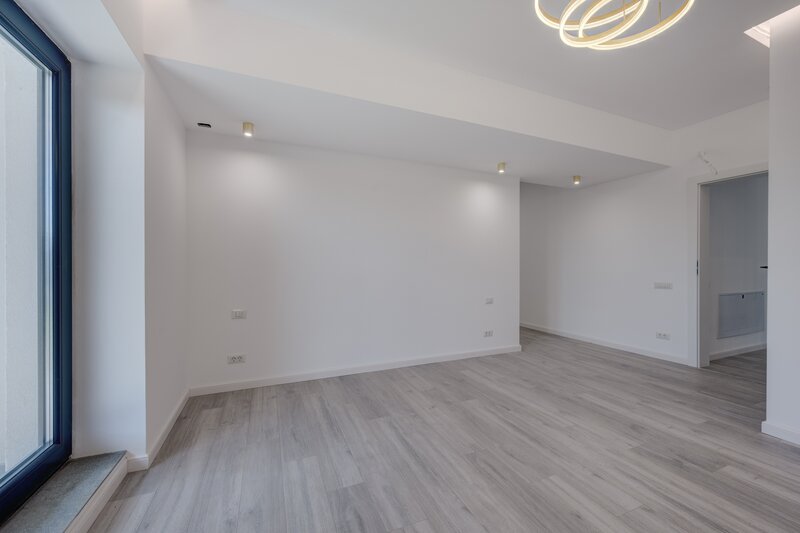 Bucuresti Nord, Pipera, 4 camere, 155 mp utili, 188 mp curte, parter.