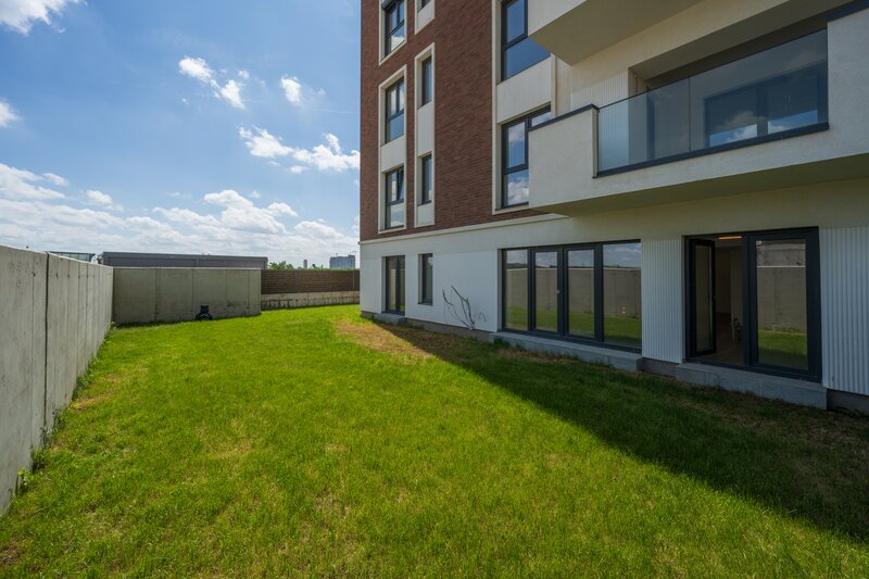 Bucuresti Nord, Pipera, 4 camere, 155 mp utili, 188 mp curte, parter.