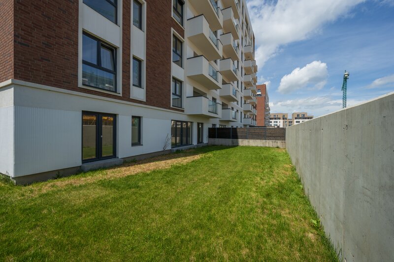 Bucuresti Nord, Pipera, 4 camere, 155 mp utili, 188 mp curte, parter.